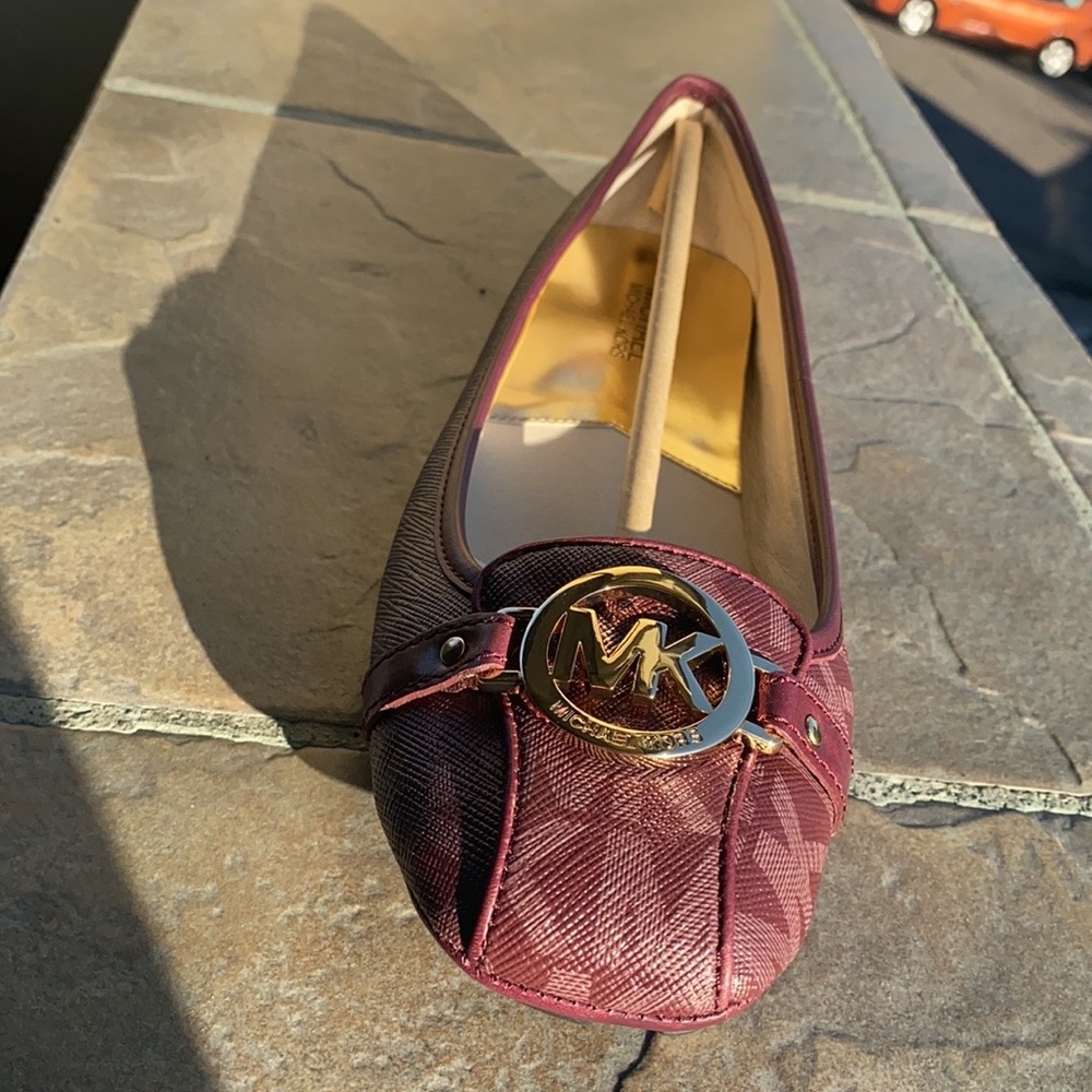 I’m selling size 11 merlot Michael Kors flats - Picture 4 of 5